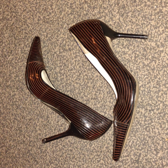 👠BCBGirls Pinstripe Pointed Toe Heel👠 - Picture 3 of 7